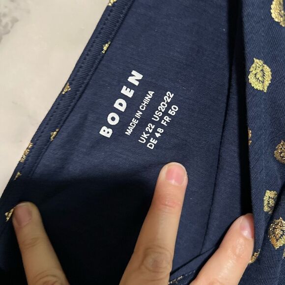 Boden V-Back Leaf Print Jersey Top, French Navy/Gold Size 20/22 - Picture 6 of 12